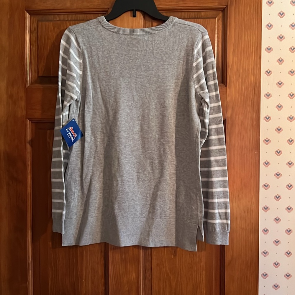 Women’s Lightweight Sweater Size Medium - Picture 2 of 5